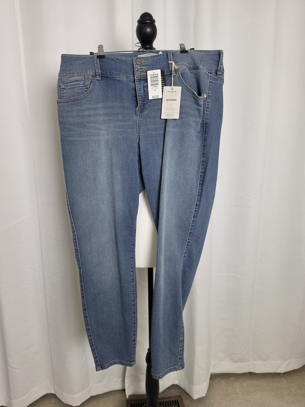 NWTs torrid Light Wash Blue Stretch Jeggings